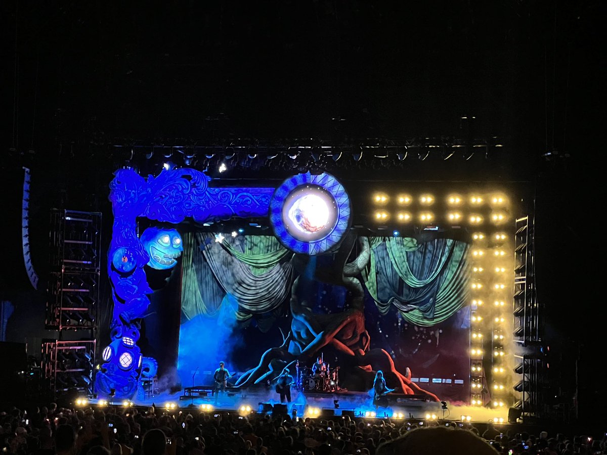 sxpnce's tweet photo. Another amazing show from @falloutboy !!  You guys never disappoint!  #FOBTampa https://t.co/vSnYQQp69d
