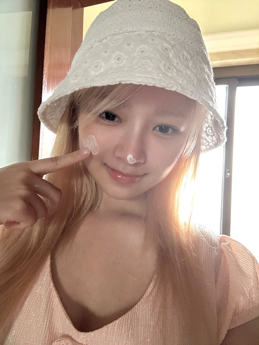 밖에 나갈 땐 썬크림 필수🌻⟡.·*.

#IVE #아이브 #REI #레이