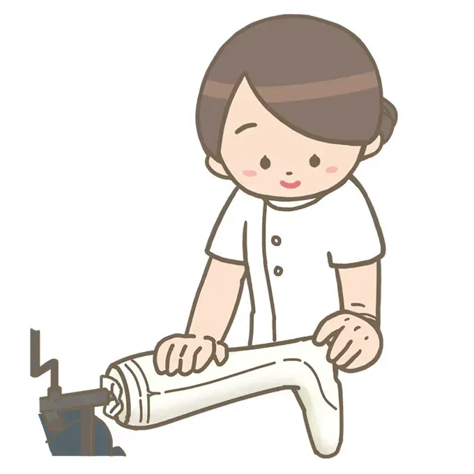 義肢装具士さんのイラストです。 医師の処方に従って患者さんの採型や採寸を行い義肢装具を製作し、 病院などで適合を行います。   #フリーイラスト #フリー素材 #看護師イラスト集  看護師イラスト集 義肢装具士のイラスト  
