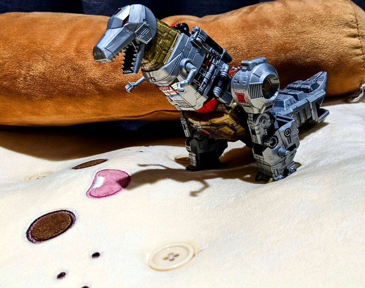 This is the 2-digit priced version of #Grimlock. It will ignore all voice commands and will rely on your skilled hands to transform. 😬  #transformers