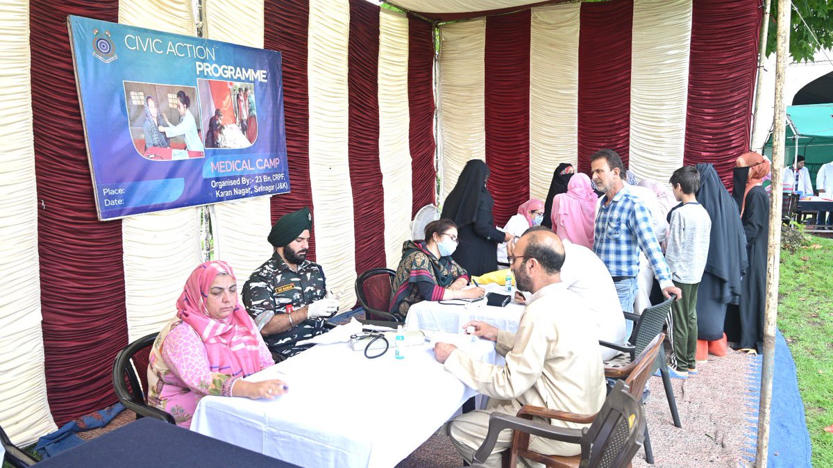23BNCRPF's tweet photo. #23BN organized a medical camp under #CAP at historical Patthar Masjid in #downtown #Srinagar . @digsnrnorth inaugurated & briefed the gathering and media.
In a unique goodwill gesture Imams were felicitated and presented shawls. https://t.co/plpFz55oAG