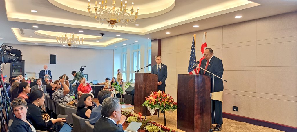 ElsieFukofuka's tweet photo. Secretary Blinken @SecBlinken and PM @Huakavameiliku hold a Joint Press Conference at the Prime Ministers Press Room 🇺🇲🇹🇴 https://t.co/pOjbzBrDsn