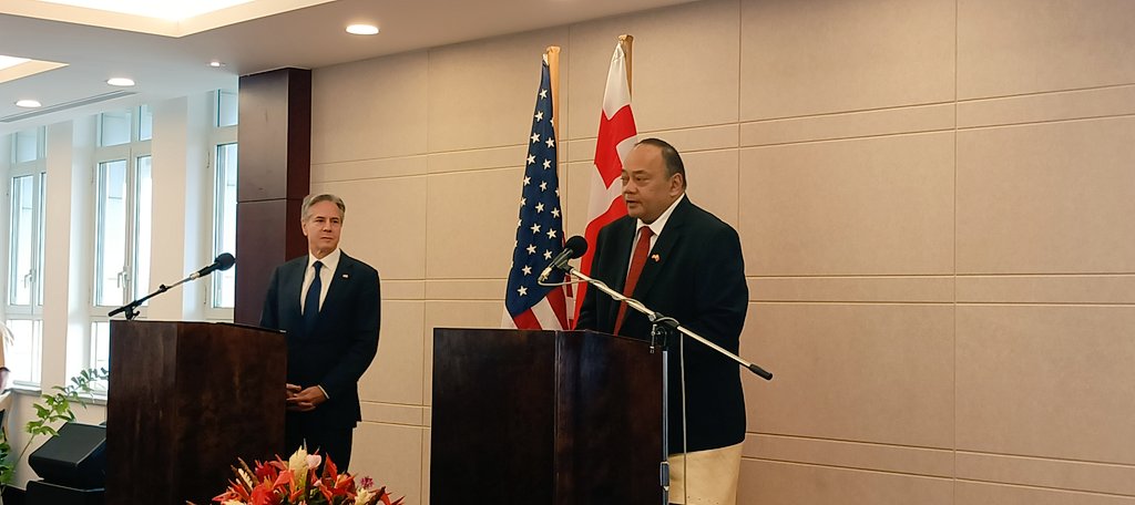 ElsieFukofuka's tweet photo. Secretary Blinken @SecBlinken and PM @Huakavameiliku hold a Joint Press Conference at the Prime Ministers Press Room 🇺🇲🇹🇴 https://t.co/pOjbzBrDsn