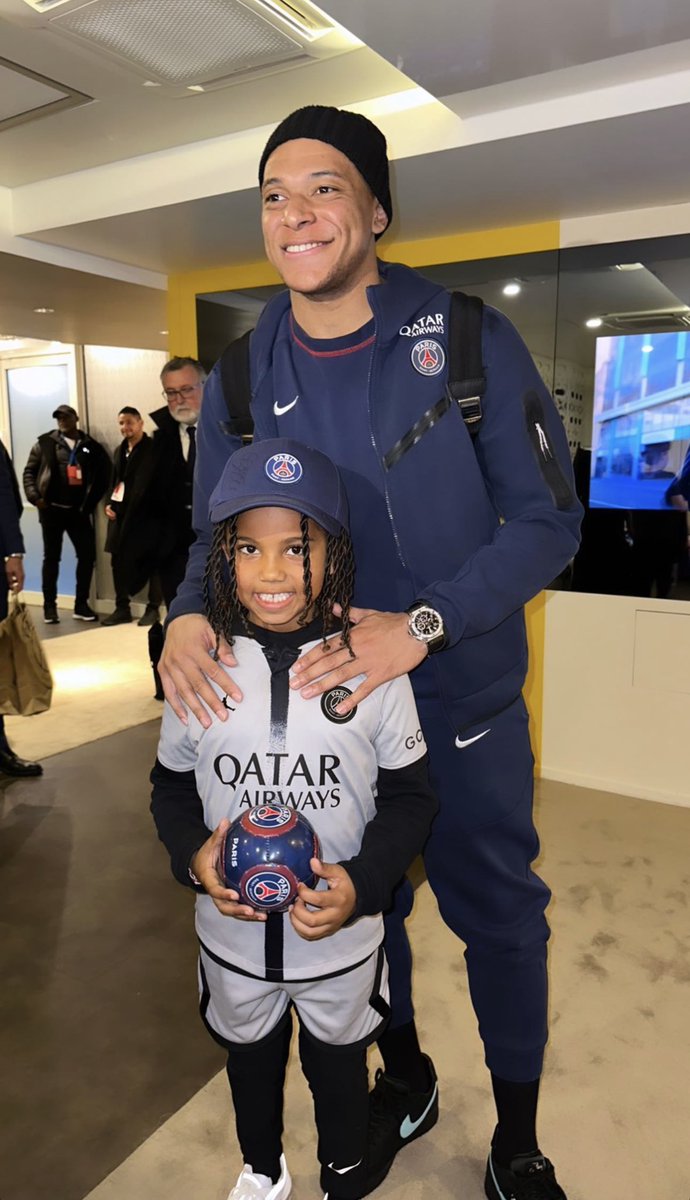 DondaTimes's tweet photo. Kim took Saint to meet Cristiano Ronaldo, Messi, Neymar and Mbappe in less than 5 months 😭 https://t.co/jE5IM0zJqt