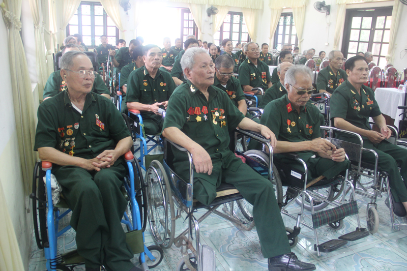 bepcuongthinh's tweet photo. Kỷ niệm 76 năm ngày thương binh liệt sĩ  27/7
Chiến tranh tuy đã lùi xa, nhưng hậu quả của chủ nghĩa thực dân và chủ nghĩa đế quốc vẫn còn đó.Tội ác của chúng vẫn quá lớn. Có lẽ trên thế giới không có đất nước nào nhiều nghĩa trang liệt sĩ như ở Việt Nam https://t.co/wiA1Ga6crV
