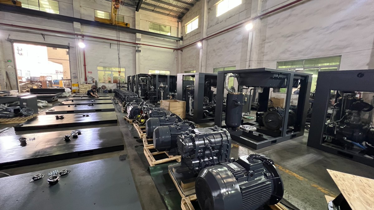 OlymtechCompre1's tweet photo. Produced by Olymtech, it must be a high-quality product. Recently, 2 stage air compressors are very popular, and the factory is fully producing🔧🔧🔧
#aircompressor #compressor #screwaircompressor #rotarycompressor #2satge #compressedair #factory #machine #olymtech https://t.co/Zppr1lPFWB