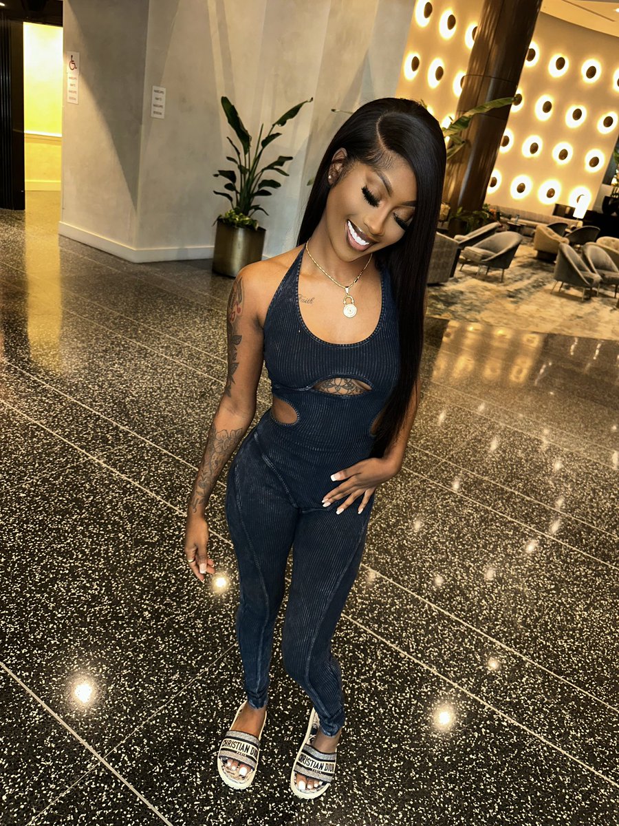 tonisoleil's tweet image. you supposed to be right here..