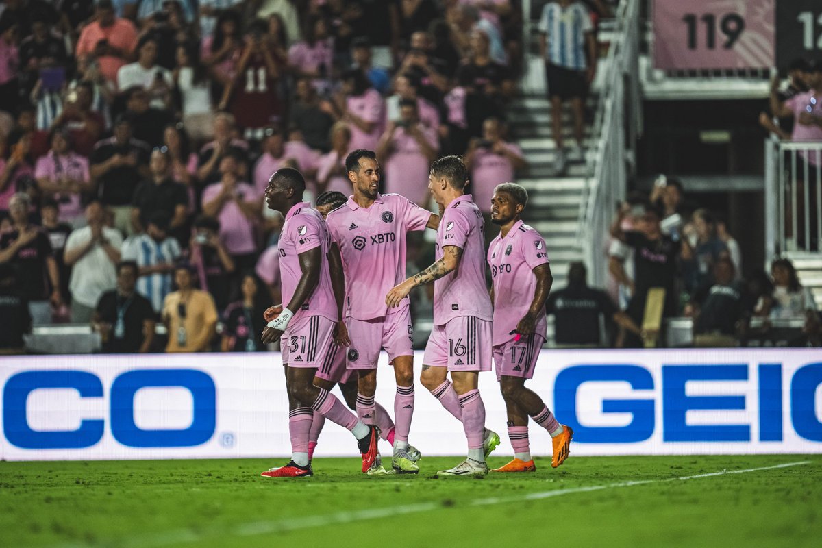 KMillz_00's tweet photo. Life Is Amazing It Is What It Should Be 🤝🏾💗🖤 #CleanSheet #KM31 https://t.co/8o7ppvokQO