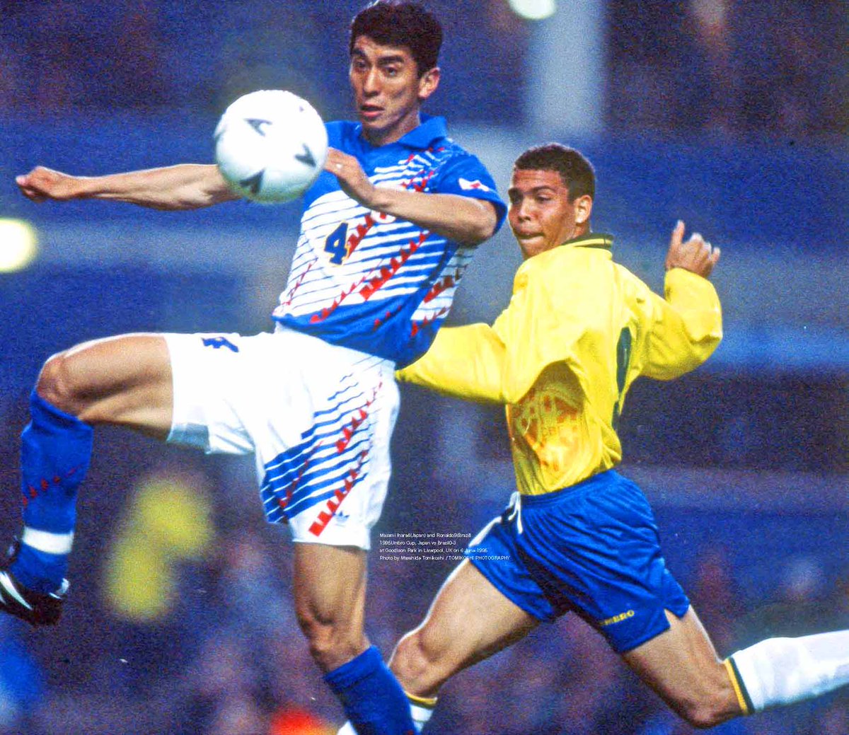 Masami Ihara 4(Japan) and Ronaldo 9(Brazil) 1995Umbro Cup, Japan