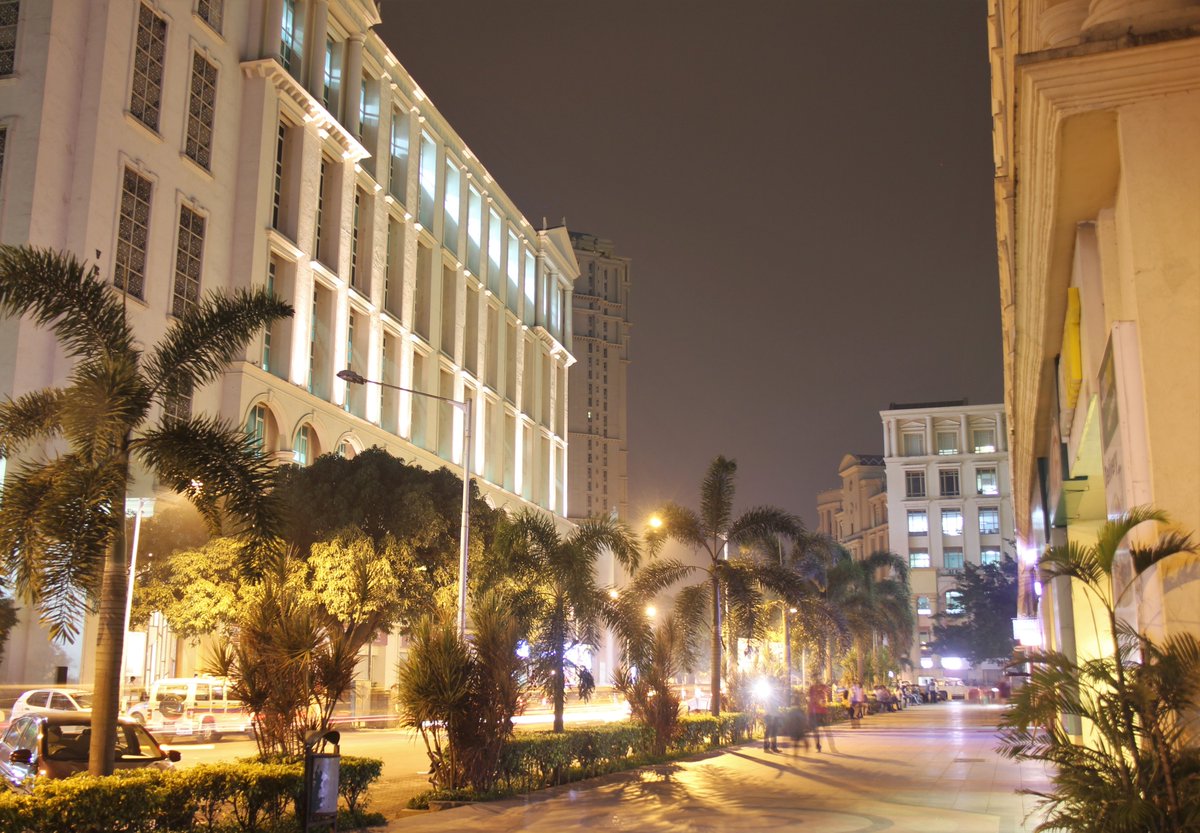 haldilal's tweet photo. The Credit Suisse Building Structure's despite being less than 25 years old, would be demolished to increase GLA from 2.1 lakh Sq. Ft. 6 floor to 10 lakh Sq. Ft. 18 floors. Architect: Hafeez Contractor. Demolition: October 2023. Completion: 2026. Total Investment: 800 crore plus. https://t.co/B43ng7vl7h