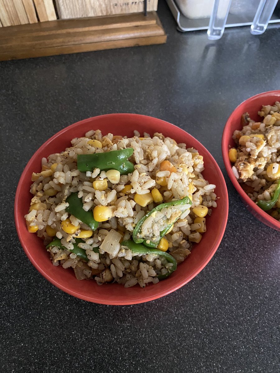 仕事の合間のマッタライスチャーハンです。パラパラだけどお米をまとめる何かが欲しくなる食感…

つまりカレーください。