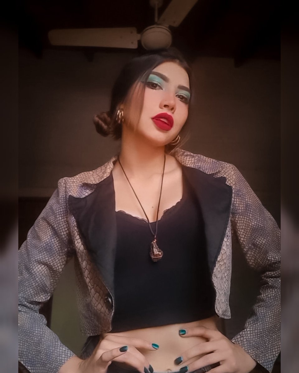Avalancha de selfies porque TEMPORADA DE LEO ♌️🌌🔥❤️‍🔥

Sol, Mercurio y Venus en ♌️🔥 se prende todo!! Se actúa con el corazón! ❤️‍🔥❤️‍🔥❤️‍🔥