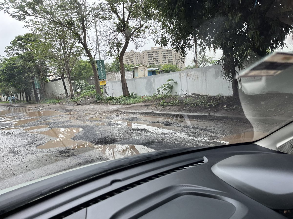 Jinal11556108's tweet photo. @PMCPune Horrible condition of Keshav nagar road , posting road which goes toward godrej infinity https://t.co/HTnDmOANtE