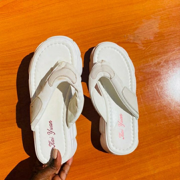 We have crocs available only at Mk10,000 from size 38-40 colours white and black
Sandals available at Mk6,500 only
Size 38-39 colour black
slipons available only at Mk5,000
Size 38-39 white colour 
Please retweet ♥︎
and for more information dm me on 0990811034