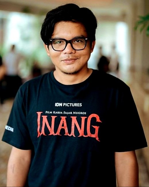 yan_widjaya's tweet photo. *Fajar Nugros* (43) usai bikin film horor menggiris laris #Inang (2022), kini lewat arahannya ke-27, #SleepCall (d/h #StrangerswithMemories) ingin membuktikan mampu membuat thriller psikologis mencekam. Laura Basuki diadu Morgan Oey. Berhasilkah? Tunggu 7 September 2023 https://t.co/Yvca6Gu1VP