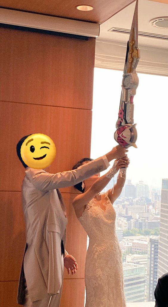 onsoku_wedge's tweet photo. デコボコな石ころだらけの道でも、瞬間瞬間を必至に生きている夫婦の結婚式です。ご査収ください。
(新郎新婦入場BGMは♪P.A.R.T.Y. )

#仮面ライダージオウ Over Quartzer公開日 https://t.co/tZxZhROG6Z