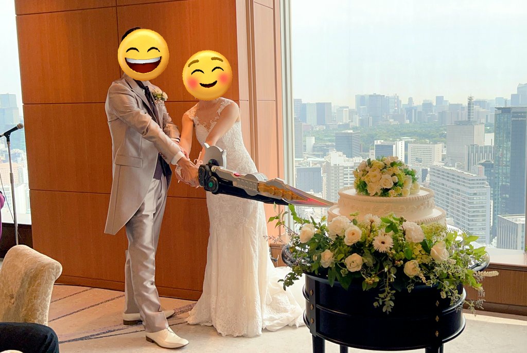 onsoku_wedge's tweet photo. デコボコな石ころだらけの道でも、瞬間瞬間を必至に生きている夫婦の結婚式です。ご査収ください。
(新郎新婦入場BGMは♪P.A.R.T.Y. )

#仮面ライダージオウ Over Quartzer公開日 https://t.co/tZxZhROG6Z