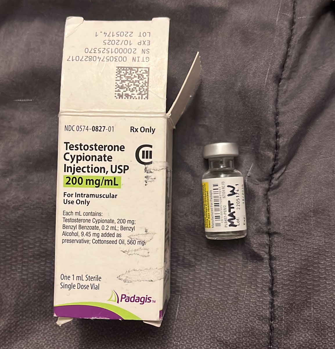 darseas's tweet image. thank you for signing my vial of t and my flag!!!!! :3