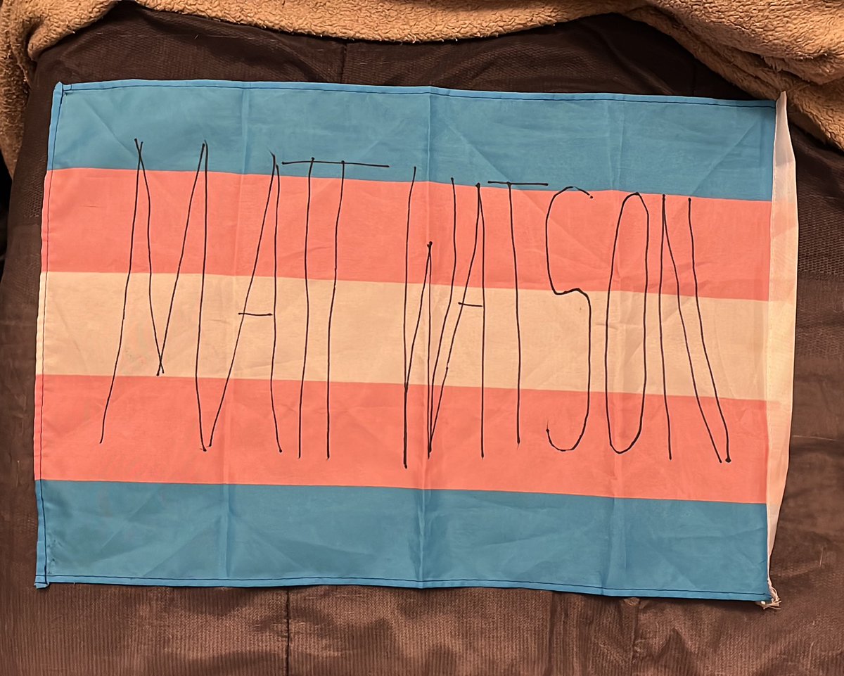 darseas's tweet image. thank you for signing my vial of t and my flag!!!!! :3