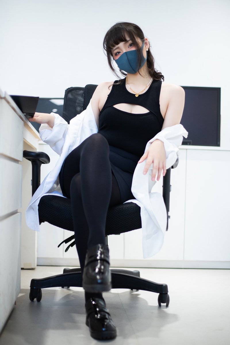 「你又跑來保健室了，哪裡不舒服嗎？
來，讓老師看看」

保健室老師寫真預購時間到
8/6 23:00止喔🫶
表單放留言 https://t.co/WBZu8fwriF