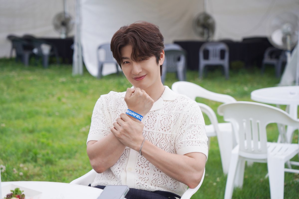 Hoi_official's tweet photo. [#SHY_POST] 📝

여운 가득 #메가필드뮤직페스티벌 ☔
남은 여운 #호이캠프 에서 풀기! 💕

포스트 https://t.co/3TGDILehIN
캠프 https://t.co/4eTTEwq9Rm

#손호영 #SHY https://t.co/isdOLN4cUU