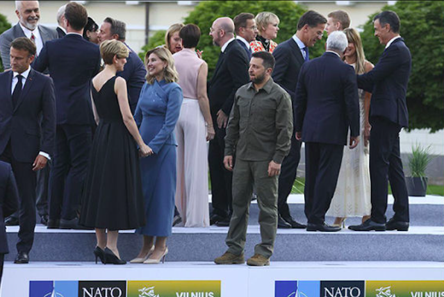 viaggrego's tweet photo. #Zelensky all’#Ultimo #Atto: le #Immagini del #Comico rimasto #Solo come un "#Appestato" al #Summit #Nato...sono abbastanza #chiare??? https://t.co/cAqpbn7jY2 https://t.co/JcyiWCXQPm