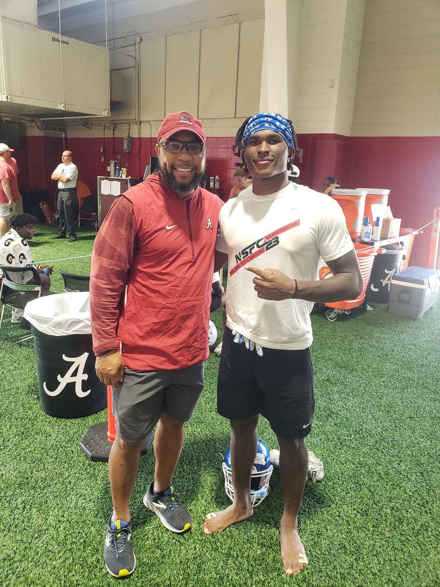 DanielKAnderson's tweet photo. In constant pursuit of perfecting my craft! I had a great camp today at BAMA and the experience that I gained from @BAMACoachG was priceless! Thanks for the positive feedback. #RunCMG https://t.co/Rm1tcudjDN