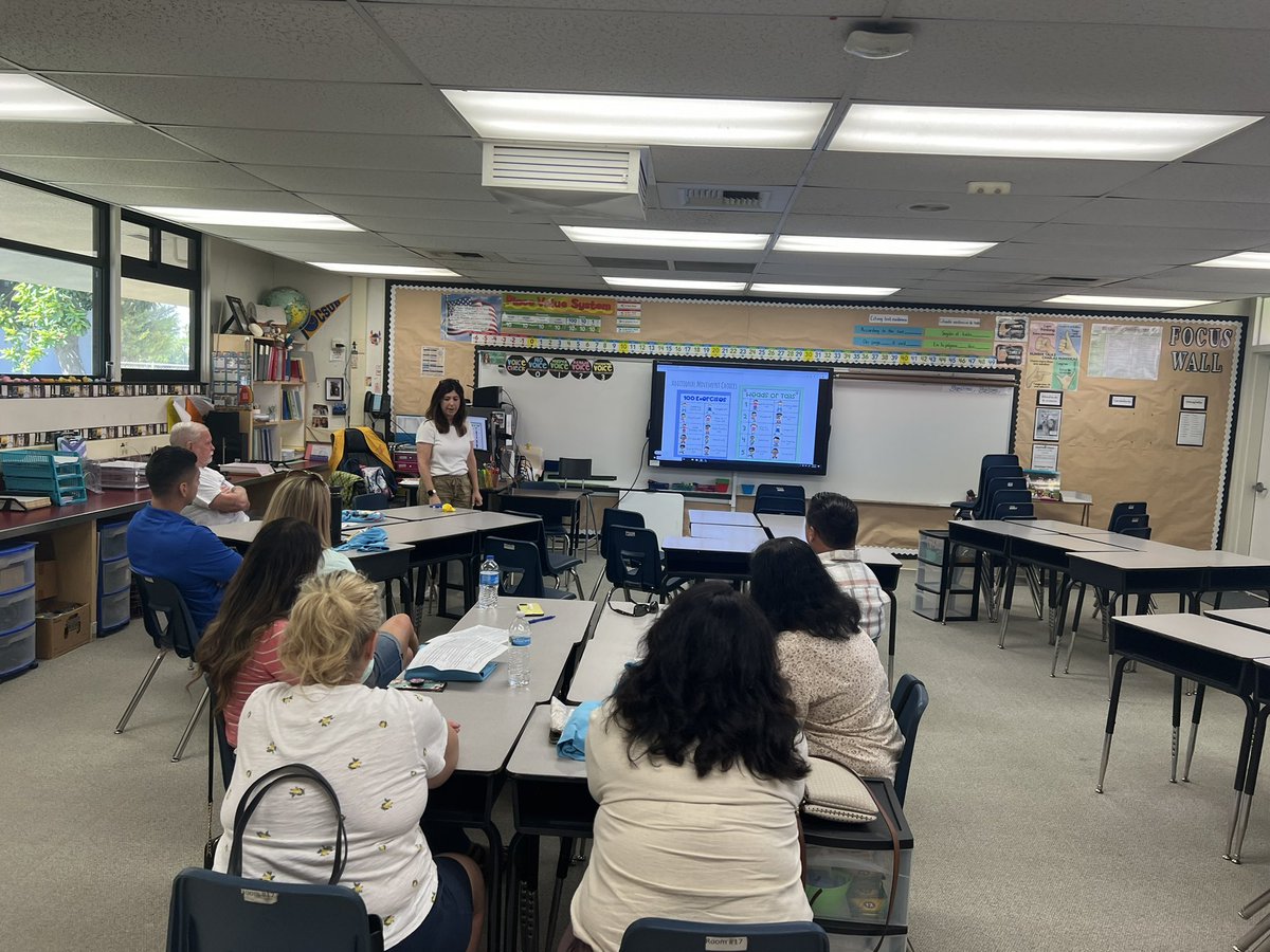LoriGonzalezEDU's tweet photo. Breakout sessions were outstanding. Our very own staff presenting best practices, instructional strategies, and so much more! ⭐️#WeArESD #SomosLESD https://t.co/HETx1RJI08