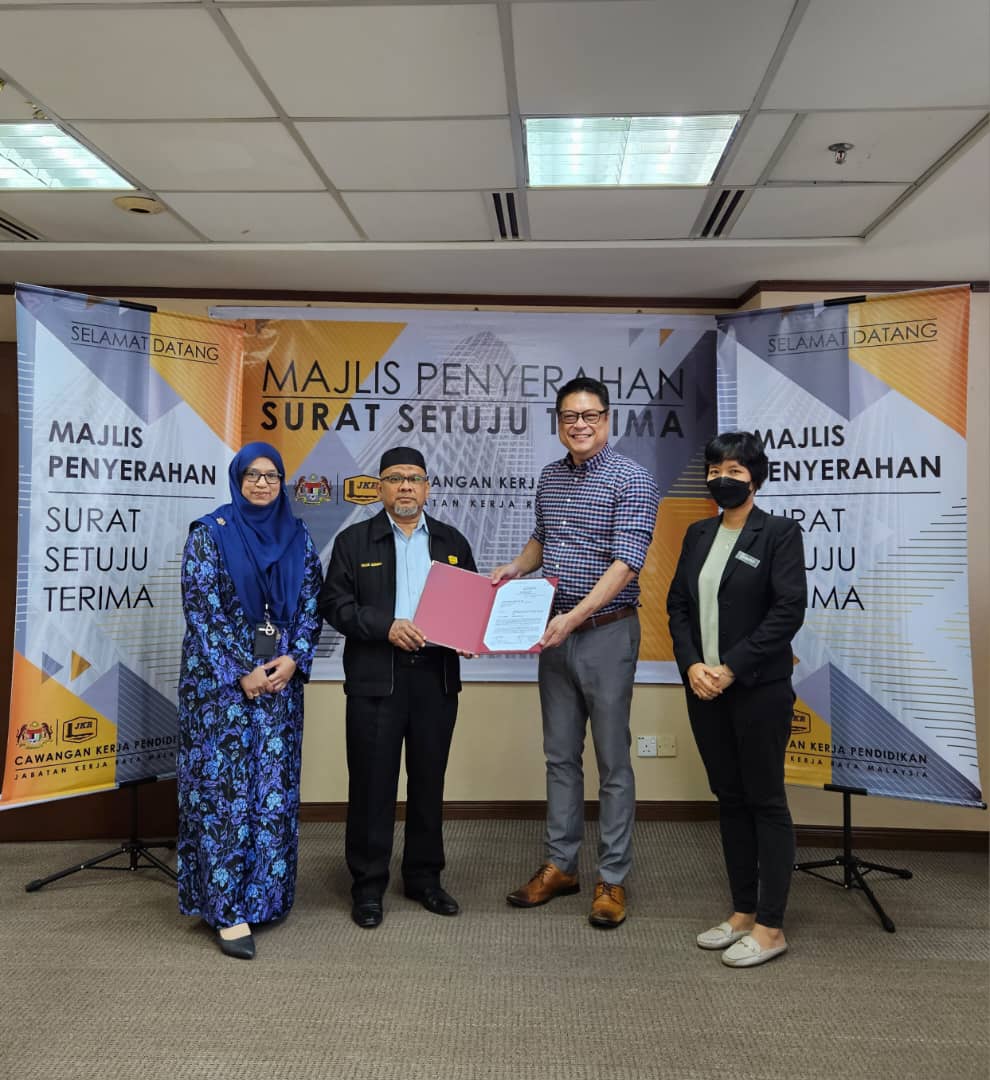 CKP_JKR's tweet photo. Sesi serahan SST bagi projek UMK - Menaiktaraf Infrastruktur Kampus Jeli. Tahniah BPP5. Tarikh 26 Julai 2023. #jasakepadarakyat #jkrmalaysia https://t.co/LPP8l4UNm7
