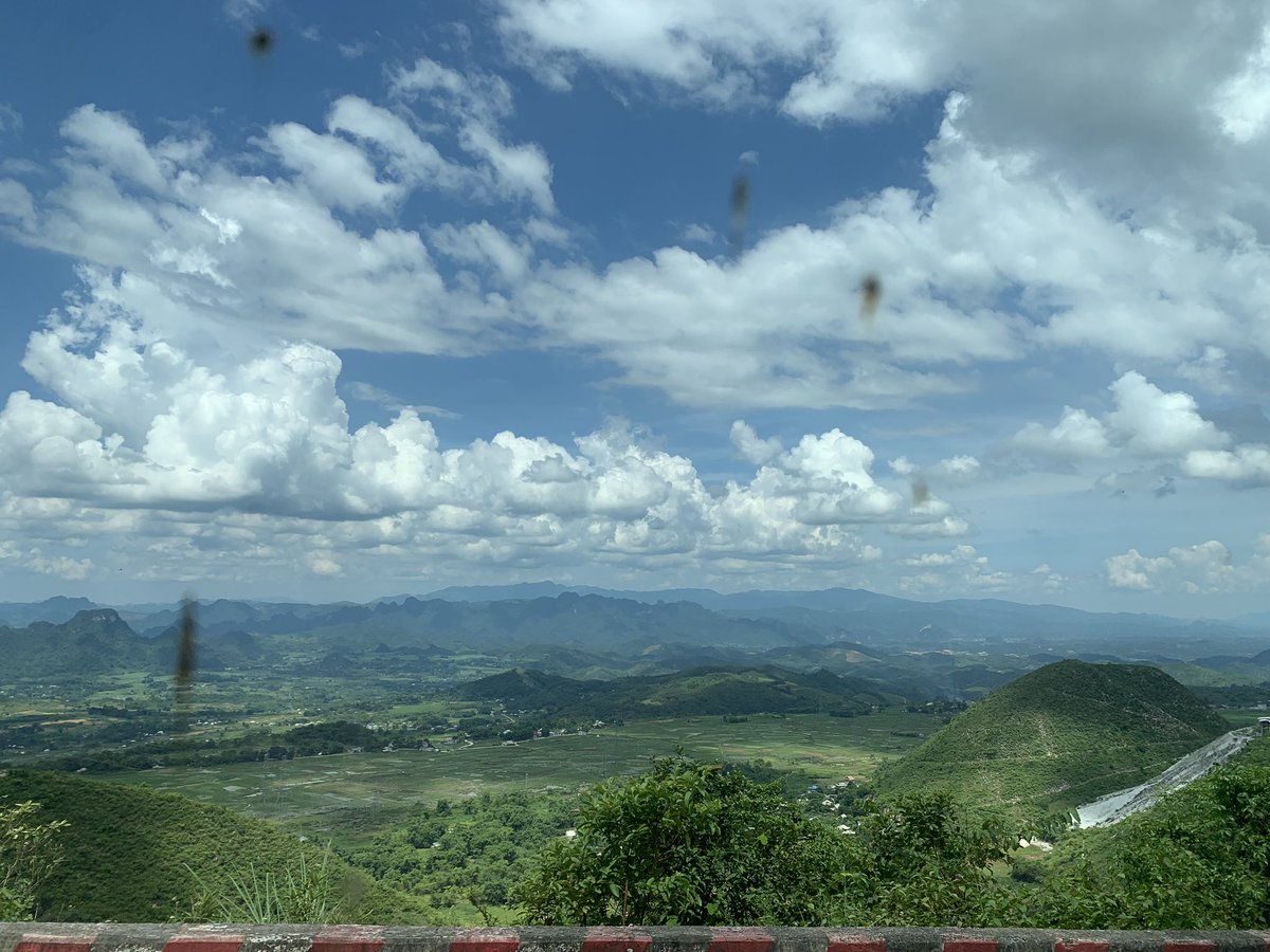 IGSHumanities's tweet photo. We arrived back in Hanoi yesterday, and today we have done some shopping. Soon we will be setting off on the coach to Ha Long Bay @Ilkleygrammar https://t.co/OeXizRckmn