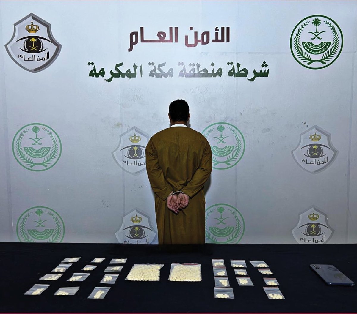 شرطة جدة تقبض على يمني لترويجه مادة الإمفيتامين المخدر.

#الحرب_على_المخدرات

-