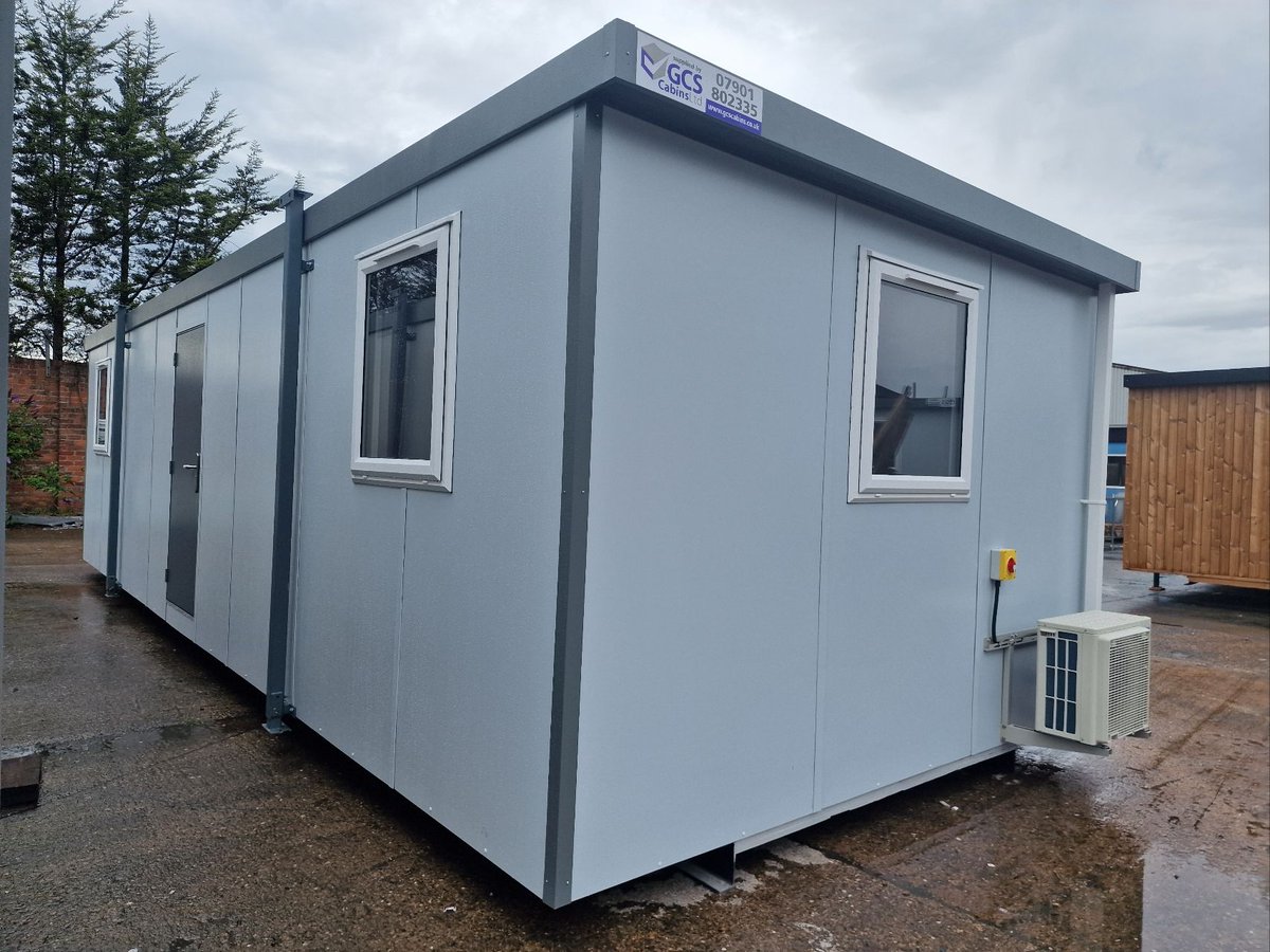 SpacemakerMod's tweet image. Halfway through another working week and another cabin gone to one of our regular customers this morning, all fitted out internally with air con perfect for these hot days we have been having! The weeks are flying by but our lead times are still 2 weeks from placement of order!😊