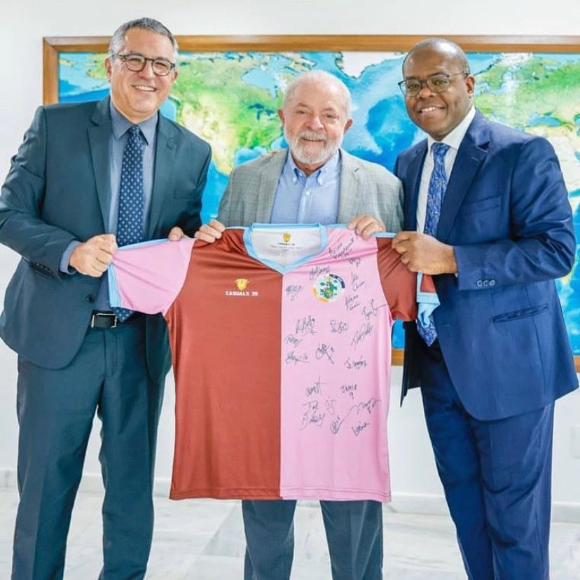 Fantastic to see Brazil's President <a href="/LulaOficial/">Lula</a> presented with a signed Corinthian-Casuals shirt ahead of @corinthians Brazilian Cup tie.

We are incredibly proud that our club inspired the formation of @corinthians in our 1910 tour of Brazil. Always Brothers In Football. 🤝
