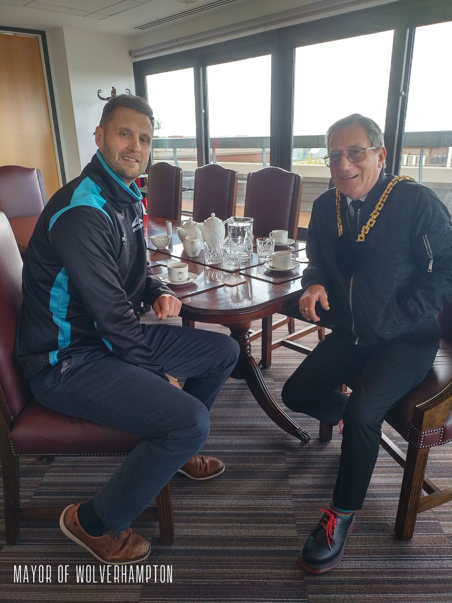 I was delighted to meet up with Simon Love, founder of Sponsored Breaks who was keen to show me their really cool VW camper van. 
His aim is to lend the van to people in need of a break from daily life, in particular keyworkers