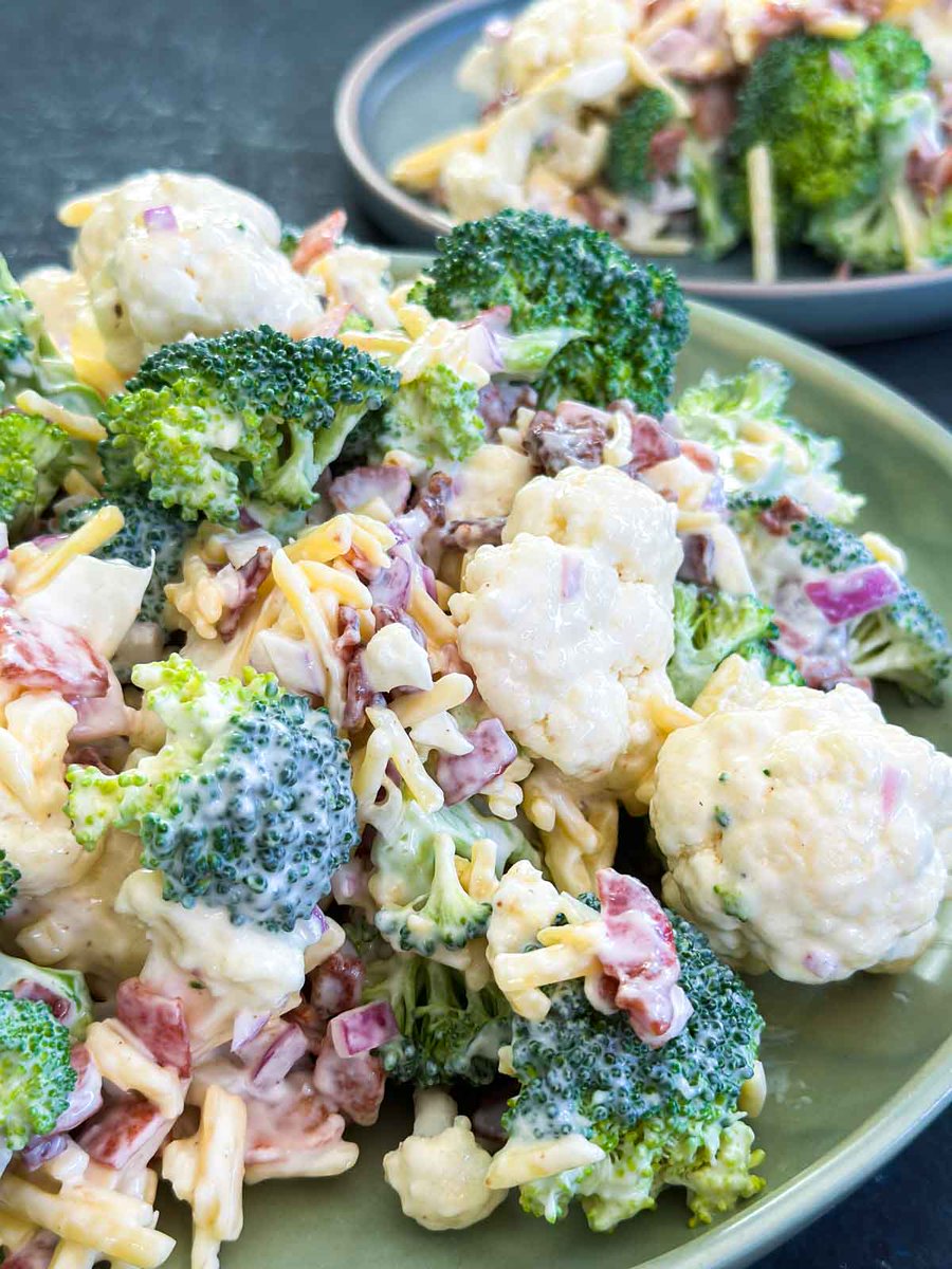 Question for all foodies out there: Have you ever tried a salad that tastes better the next day? Well, our Amish Broccoli Salad does! Share your thoughts and experiences! thedevilwearssalad.com/amish-broccoli… 
#FoodForThought #AmishBroccoliSalad