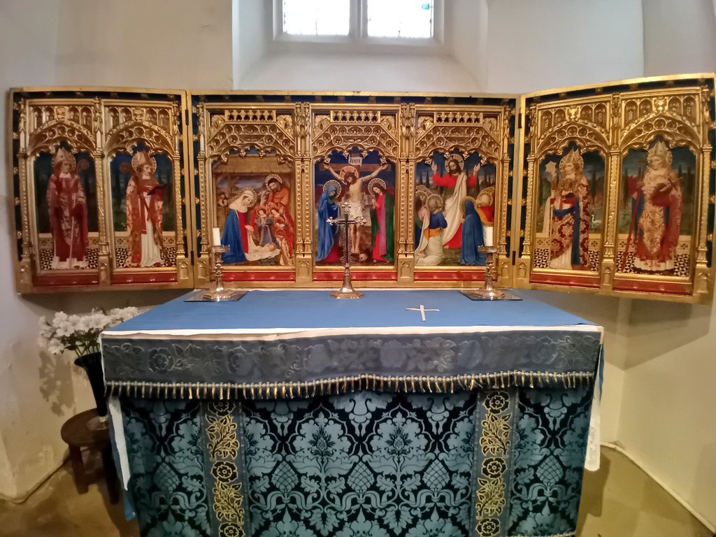SanjeePerera1's tweet photo. The most exquisite #polyptych sits in the Lady chapel off the South transept formerly known as the sheepfold, where straw was laid out for farm labourers who entered from a side door. #woodensday #OurChurchOfEngland #Hambleden #AnimalsInChurchesHour
https://t.co/V4FH9VxdCn https://t.co/Lg5IbmqJZ5