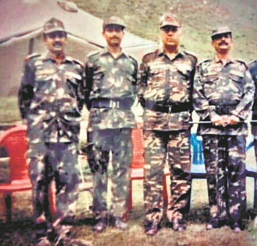 #KargilVijayDiwas: During an assault on Tololing, lost my second-in-command in my arms, says <a href="/khushal1954/">Brig Khushal Thakur (Retd)</a>

Read👉read.ht/Pq77 
🖋️<a href="/17SubhaShree/">Subhashree Nanda</a>

#BrigKhushalThakur #KargilVijayDiwas2023 #KargilWarMemorial #OperationVijay