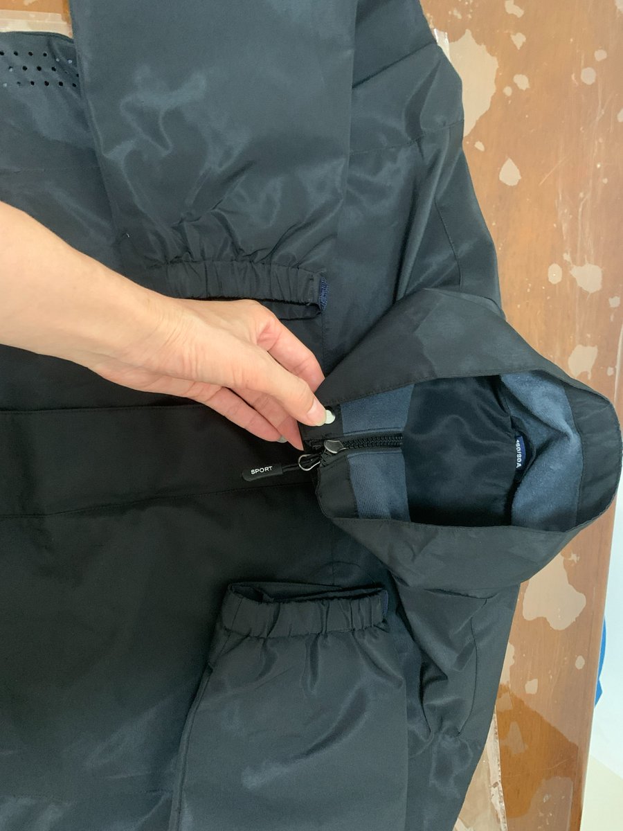One of the daily tasks: Check whether the autumn and winter windproof jacket samples are completed.

#shelljackets #hardshelljackets #softshelljackets #workwear #schooluniform #supplychain #SCM #workuniform #procurement #SamsungUnpacked📷