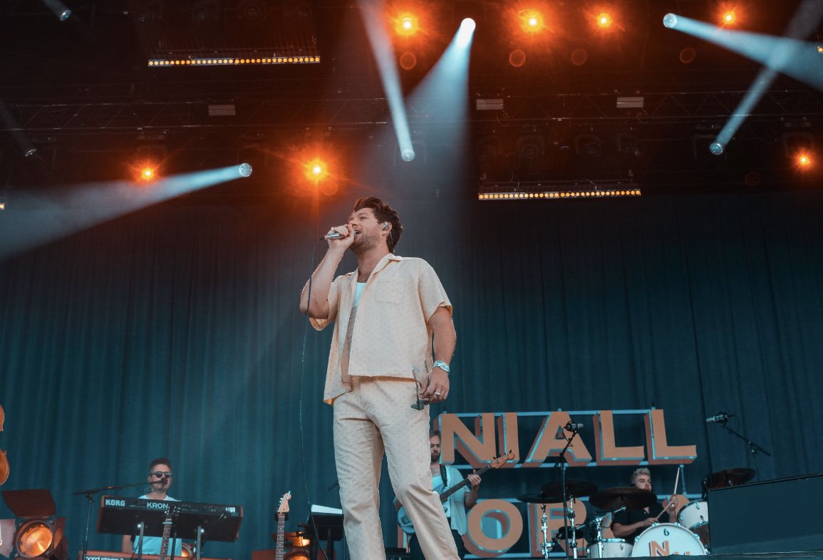 looking at the sun our whole lives, we're blinded by the lights ✨