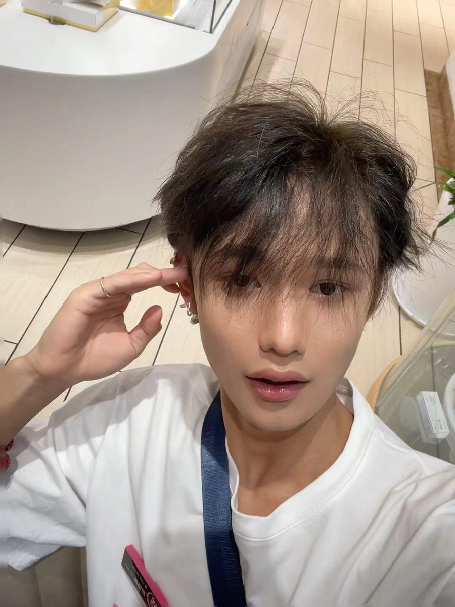gayboyspa's tweet photo. 重庆小哥哥還有一批陪伴你的全功能小哥哥，讓您孤身旅行不寂寞，全國都行唷，另外泰國也能安排圈內私人導遊，讓您完完全全體驗泰國風情，從接機到送機安排座駕一路包，也能泰國代購，詳情請微信私聊 https://t.co/JeHXwSd0XX