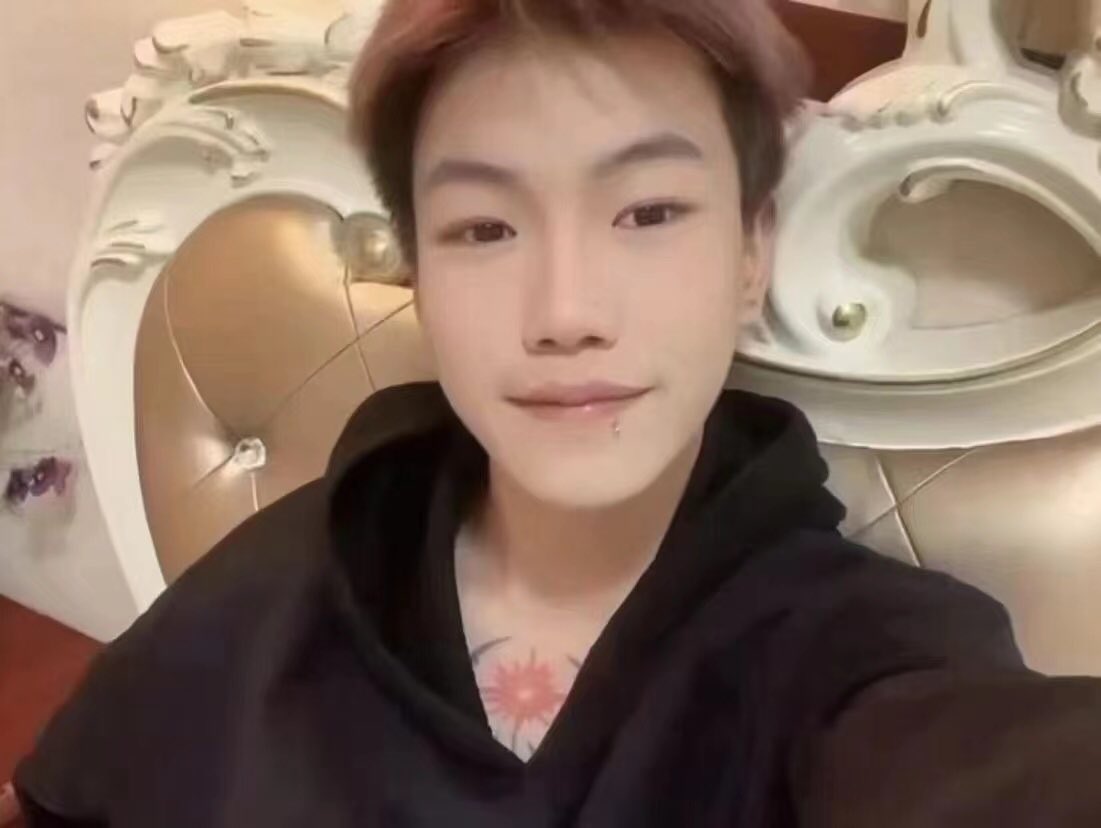 gayboyspa's tweet photo. 重庆小哥哥還有一批陪伴你的全功能小哥哥，讓您孤身旅行不寂寞，全國都行唷，另外泰國也能安排圈內私人導遊，讓您完完全全體驗泰國風情，從接機到送機安排座駕一路包，也能泰國代購，詳情請微信私聊 https://t.co/JeHXwSd0XX