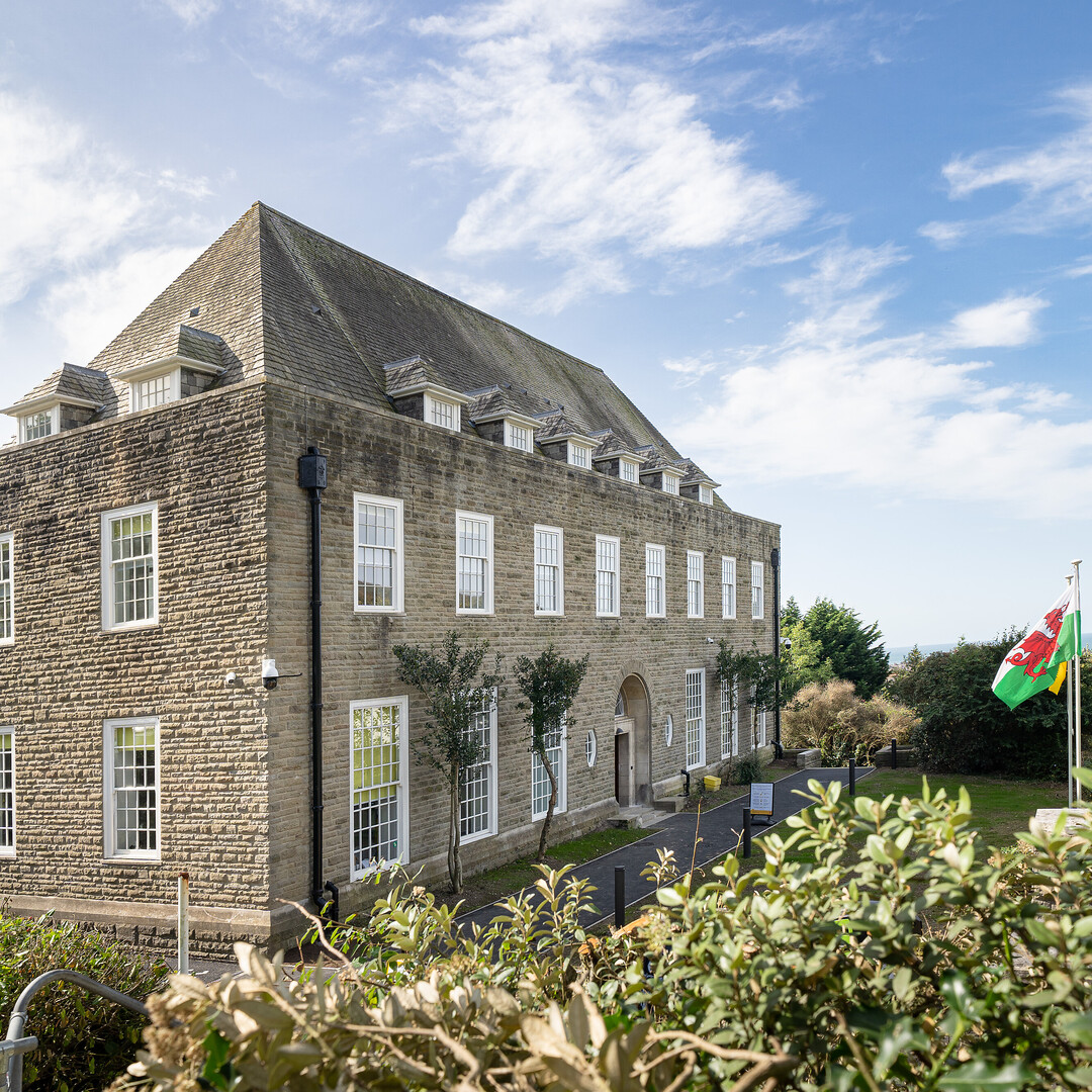 AberUni's tweet photo. 🤔 Did you know?
🏠 We guarantee University accommodation to all Clearing applicants. Our Halls were rated Top in the UK (WhatUni? 2022), and students living in our accommodation benefit from free Sports Centre membership!

🖱️ https://t.co/fVb70kqrFV https://t.co/xueD36Qh0t
