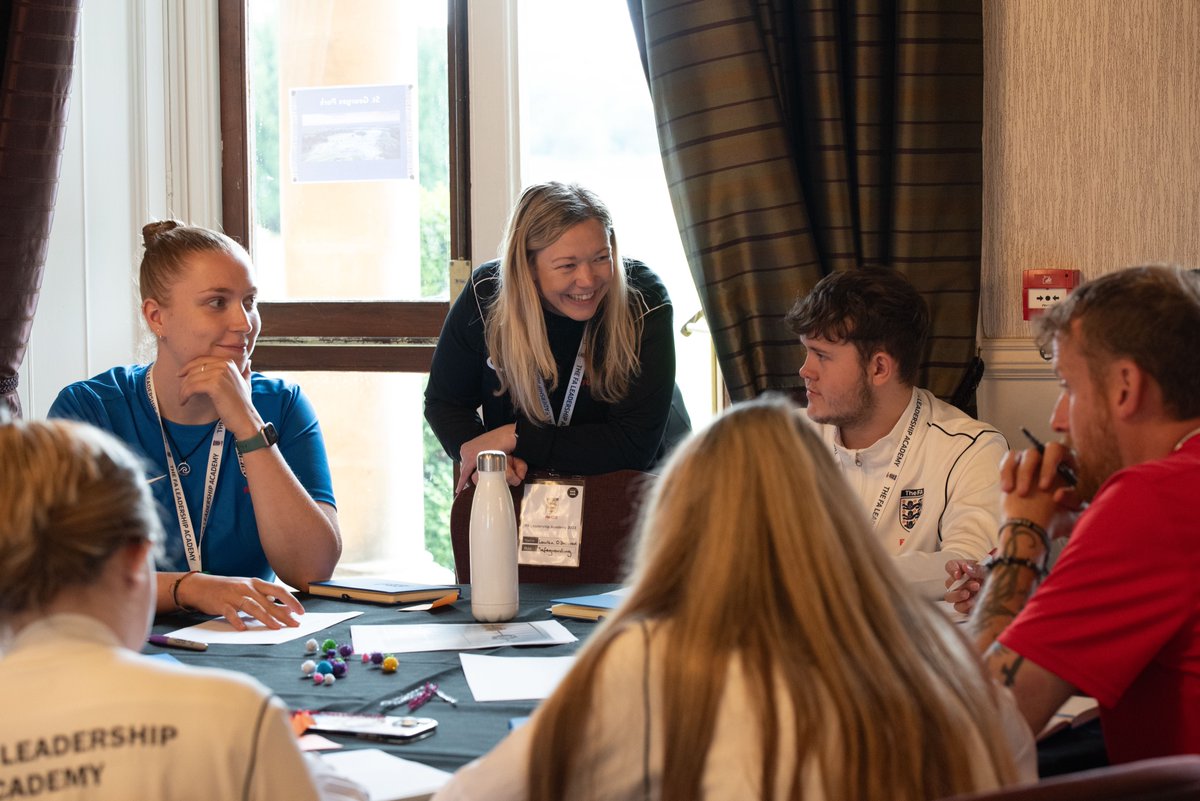 TheFA_NYC's tweet photo. On day 1, we kicked off with 2 workshops around Being Your Best Self and Personal Leadership Philosophy ⚽️

These focused on understanding their core leadership values and looking after your SHED 🏠 #FALA23 #FALAfeeling https://t.co/EHWQp8czyq