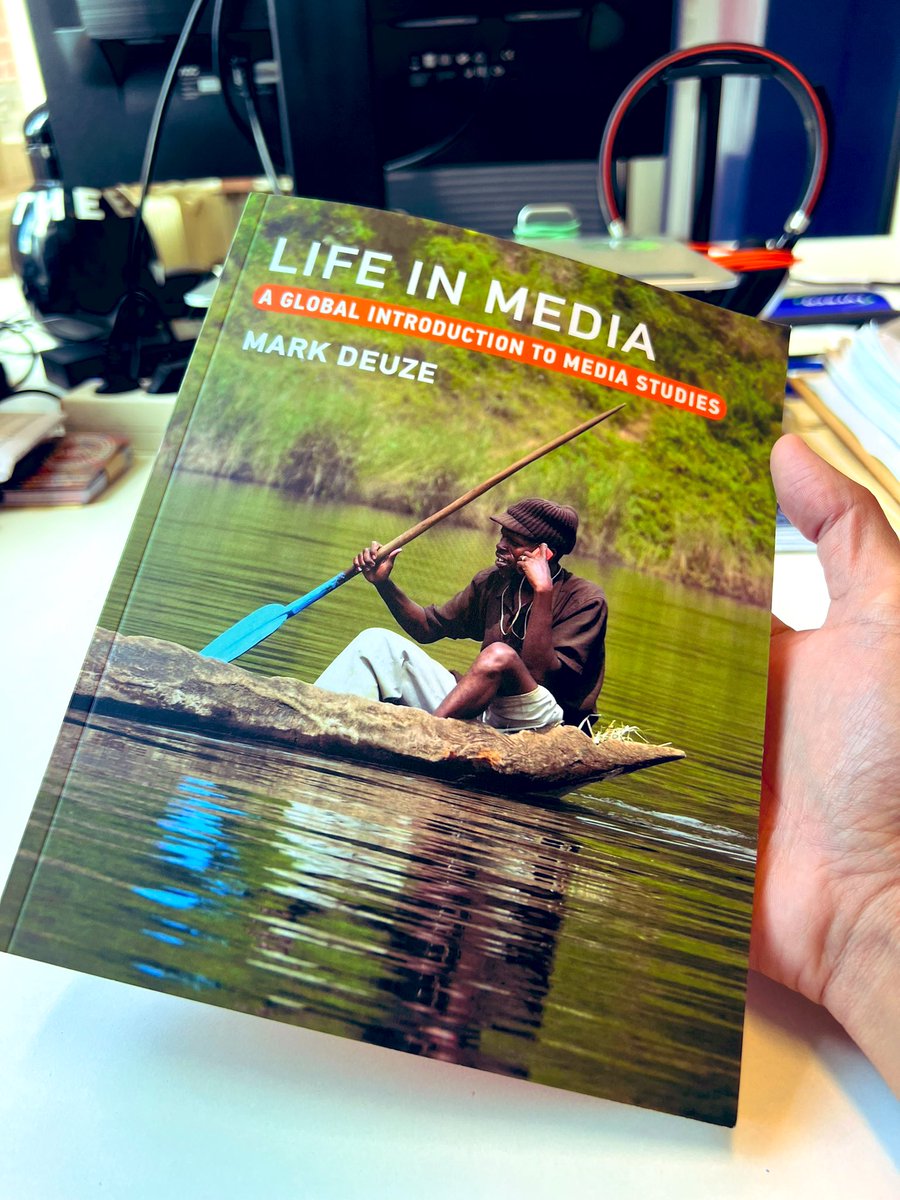 iamtommiii's tweet photo. Thanks @markdeuze & big congrats again (just came out yesterday)!
“From the intimate to the mundane, most aspects of our lives - how we learn, love, work, and play - take place in media.”
https://t.co/WA2SeMnDt2
#LifeInMedia #MITPress #UvA #MediaStudies #LivingInformation https://t.co/6qQUdljGtV
