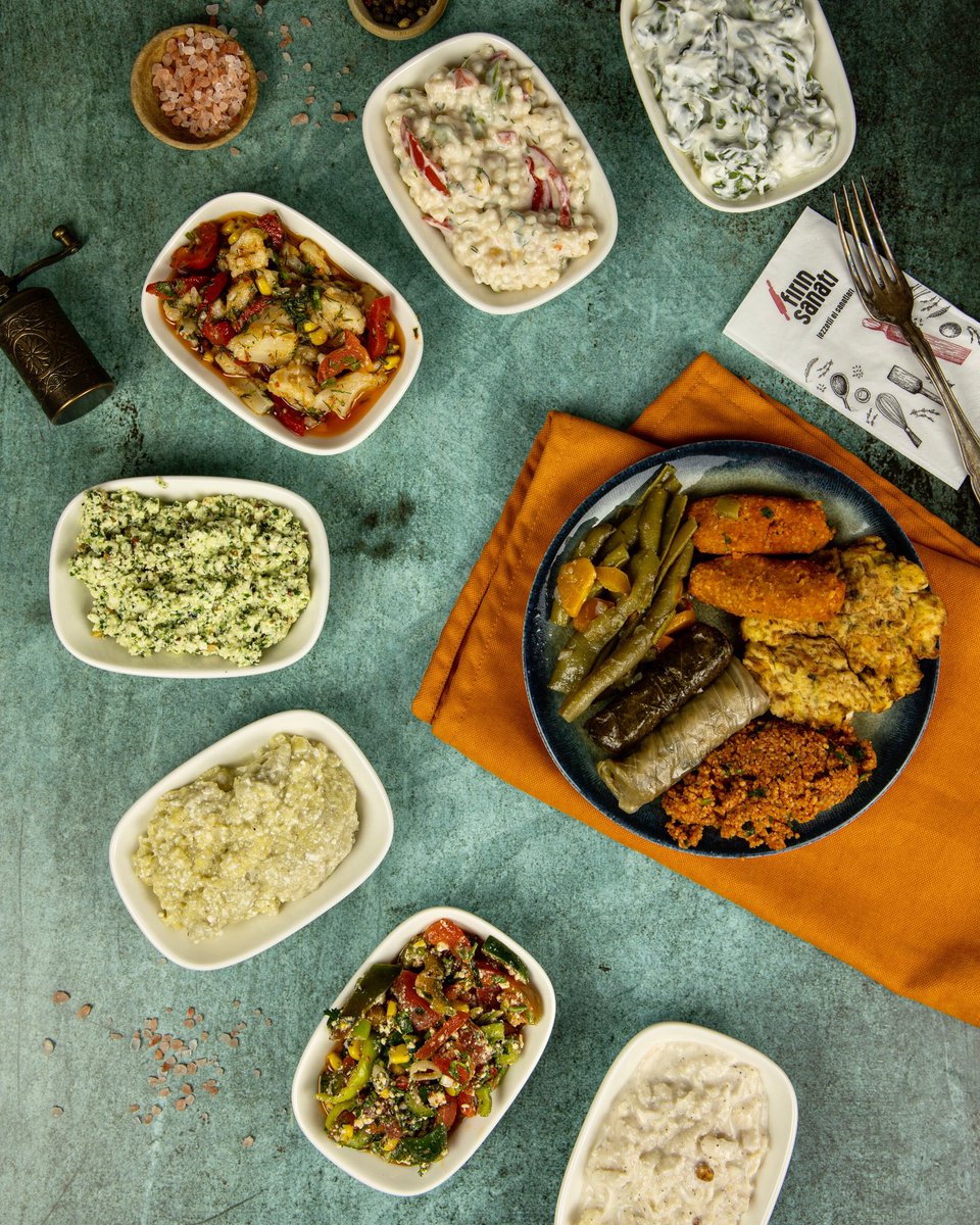 Yaza özel yenilenen zeytinyağlı çeşitlerimizi denemelisiniz 🌱💚🌱

#zeytinyağlı #zeytinyagli #zeytinyaglilar #zeytinyağlılar #meze #firinsanati #yemek #öğle #öğleyemeği #öğlenyemeği #astoriaavm #şişli