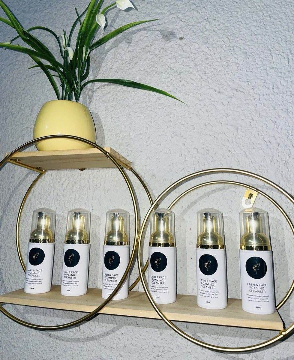 beko_parker's tweet image. Did you know that you need to clean your lashes to avoid any dirt from building up, that can cause an infection?
Our lash cleansing kit is available for R250, free delivery around Witbank, Phola and Ogies.WhatsApp 0655476060 to place your order ❤️  #lashkit #cleanser #ubuhleglam