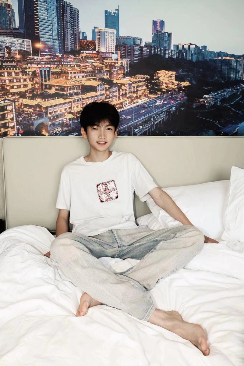 gayboyspa's tweet photo. 重庆小哥哥還有一批陪伴你的全功能小哥哥，讓您孤身旅行不寂寞，全國都行唷，另外泰國也能安排圈內私人導遊，讓您完完全全體驗泰國風情，從接機到送機安排座駕一路包，也能泰國代購，詳情請���信私聊 https://t.co/kOdImBRsLP