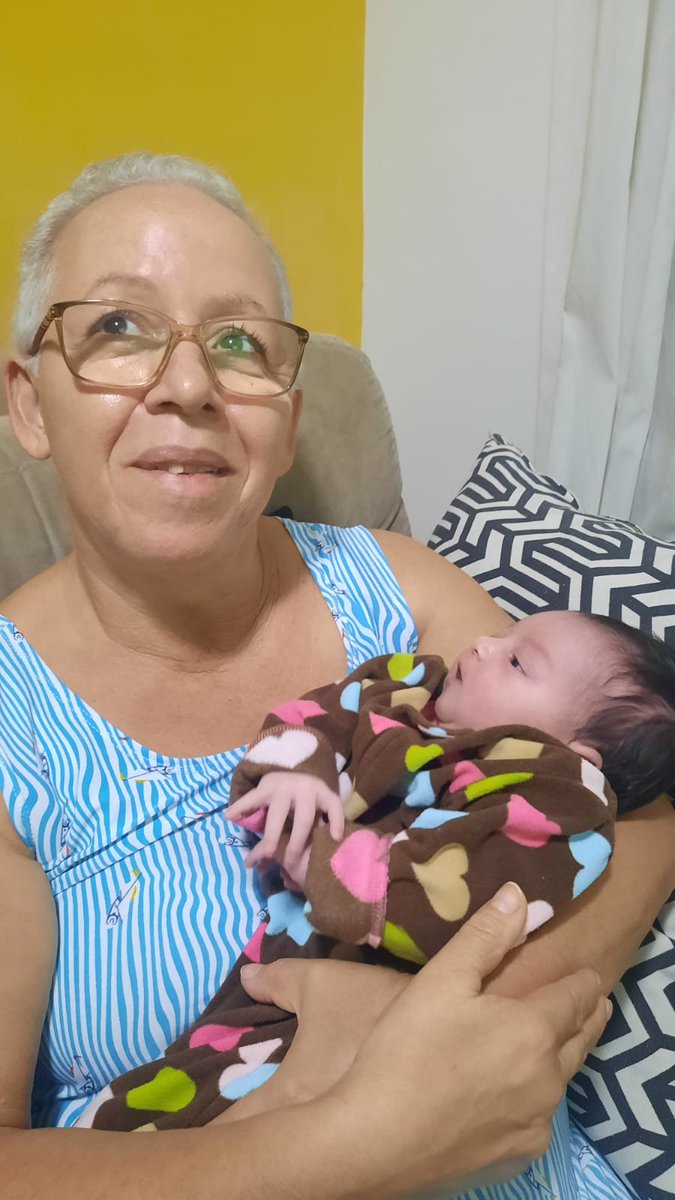 MaxDirty's tweet image. #bdsp Vovó Clarice comemorando o dia dos avós com a sua mais recente netinha: Pérola!!!