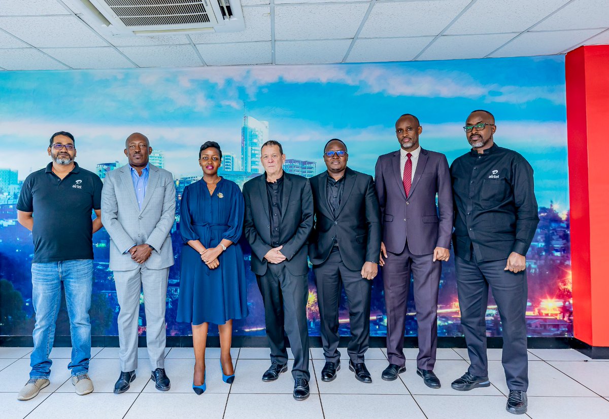 IGIHE's tweet photo. On Tuesday 25th July, Airtel Rwanda welcomed Honorable @RwandaICT Minister @MusoniPaula to mark the Launch of its 4G/LTE Network. The Minister congratulated the team on achieving the milestone and challenged them to expand quickly to cover all areas of the country. #NewUBUNTU4G https://t.co/8zHgJOwfwg