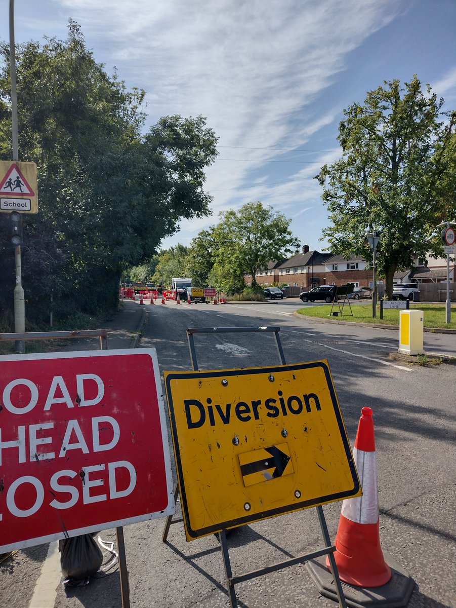 New zebra crossing and traffic calming being constructed on Brickendon Lane, #Hertford to improve safety for children and adult #pedestrians. Thanks to all the residents for your immense patience during this #roadclosure. And thanks to @Bobdeering4 and @HertsCC for organising.